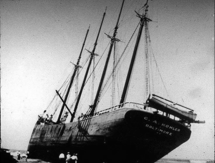Foto original de los cuatro mástiles del naufragio G.A. Kohler de la década de 1930