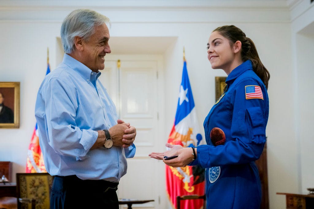 Alyssa Carson se reúne con el presidente de Chile, Sebastián Piñera