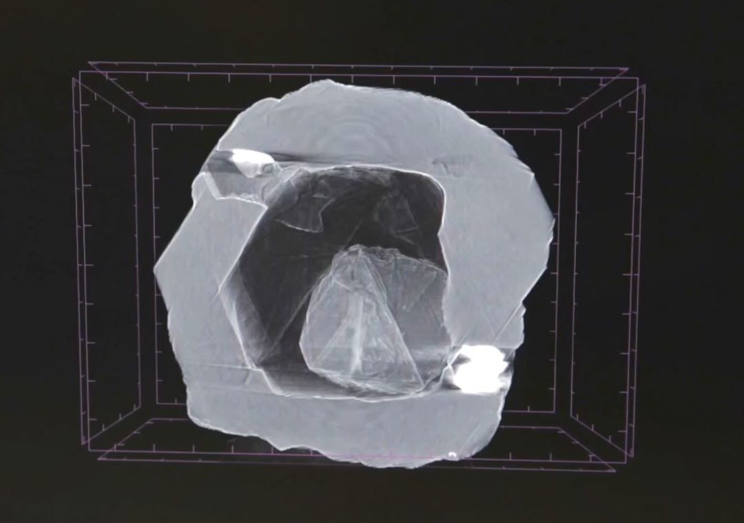 Doble diamante extraído por Alrosa en Yakutia. La imagen se obtuvo como resultado de disparos en rayos X