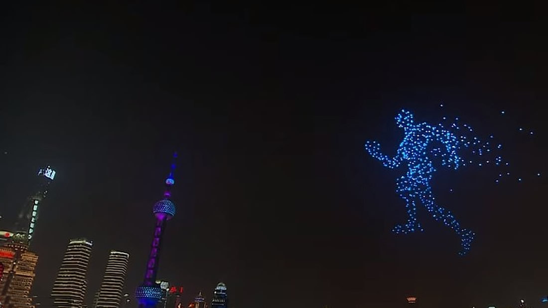 Shanghai reemplaza los fuegos artificiales por miles de drones