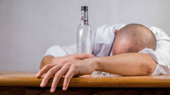 ¿Por qué no se debe beber alcohol durante la cuarentena por la pandemia?