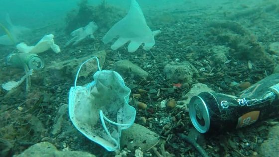 Nueva contaminación inunda el planeta: 194 mil millones de máscarillas y guantes usados ​​mensualmente